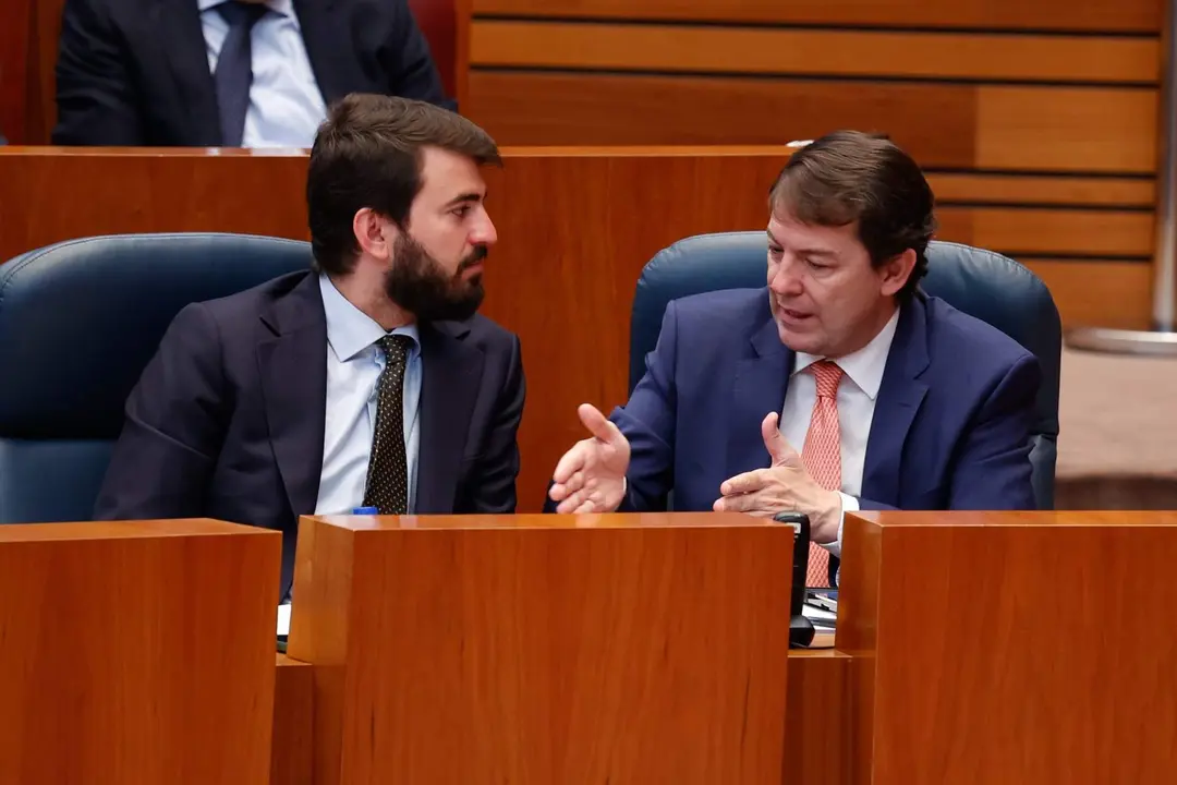 Juan García-Gallardo y Alfonso Fernández Mañueco. Fotografía: Cortes de CyL