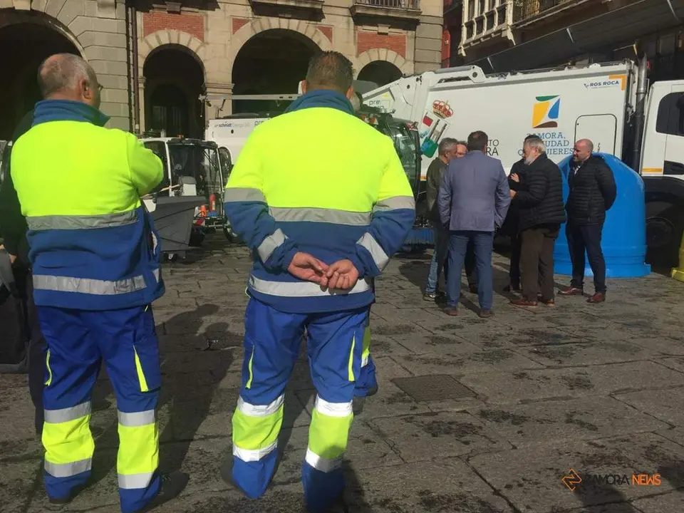 Recogida firmas Presentación del nuevo servicio de de limpieza en Zamora