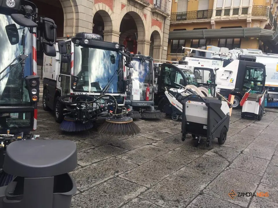Recogida firmas Presentación del nuevo servicio de de limpieza en Zamora_12