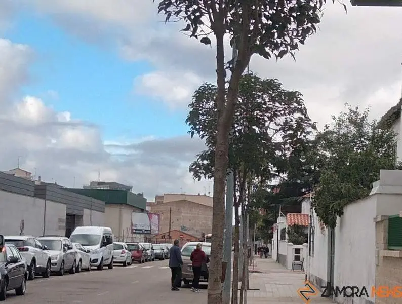 Viandantes en el entorno del Hospital Provincial