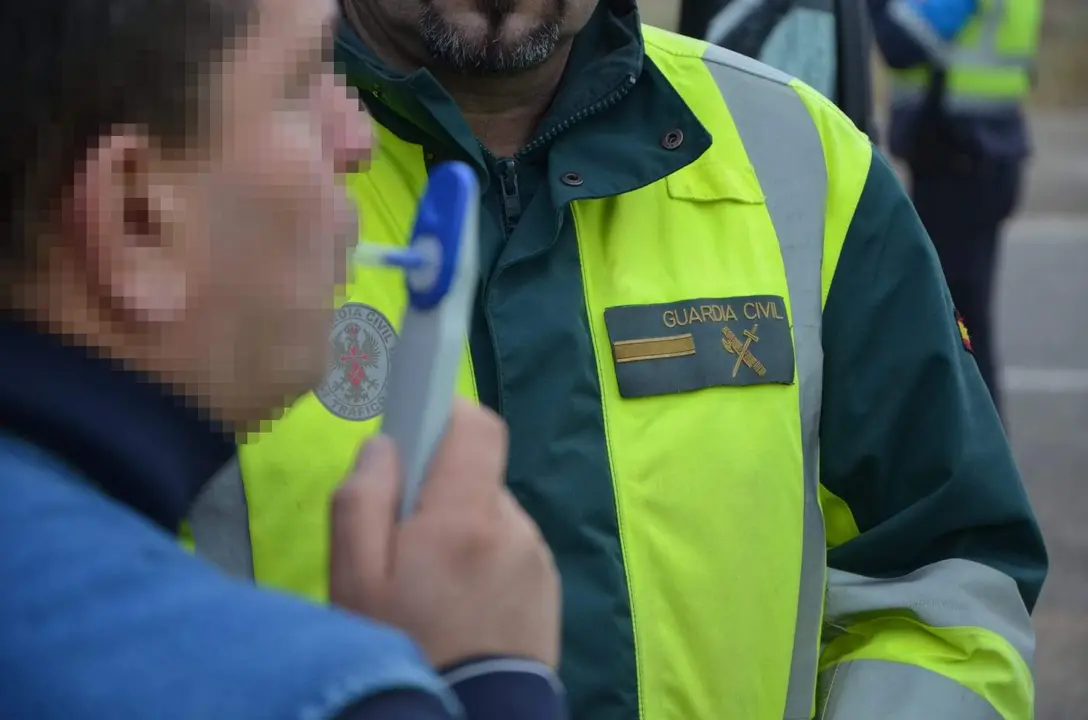 Imagen de un control de alcoholemia de la Guardia Civil