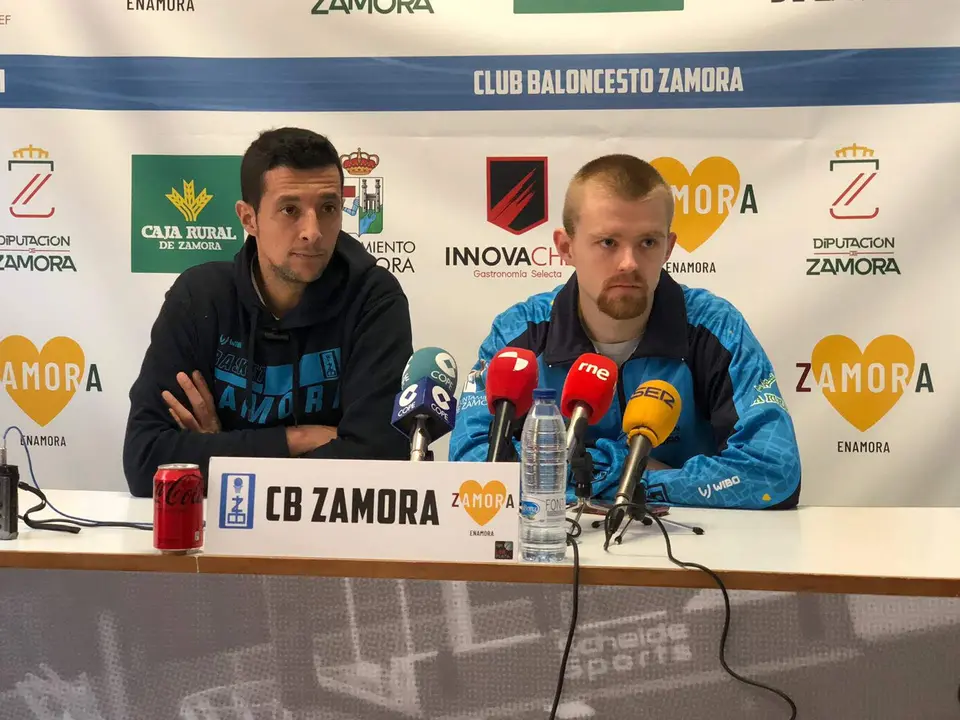 Saulo Hernández y Jacob Round