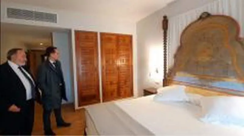 El alcalde de Benavente durante su visita al Parador