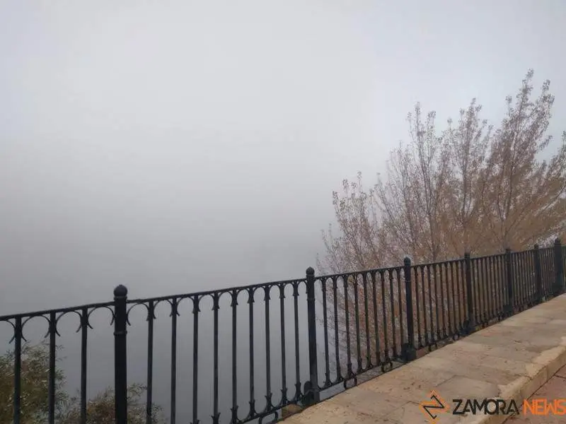 Niebla en Zamora. Foto de archivo