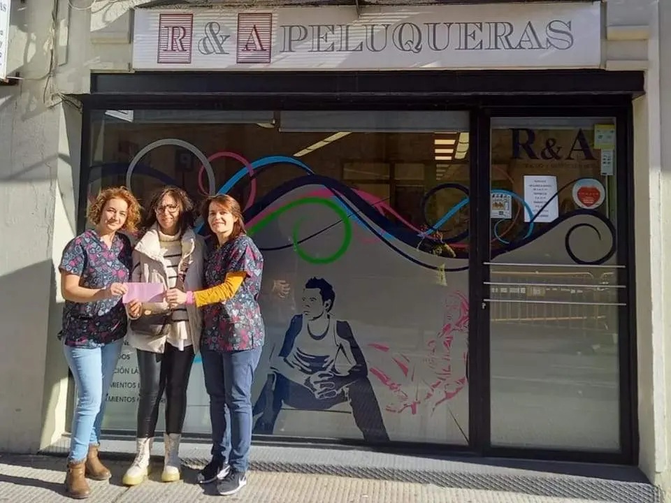 R&A Peluqueras entrega parte del premio de la Lotería de Navidad