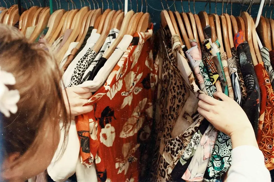 Compras ropa. Fotografía de archivo