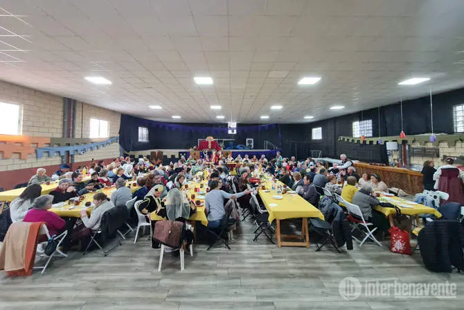 Comida solidaria en Santa Cristina de la Polvorosa. Fotograf&iacute;a: Interbenavente