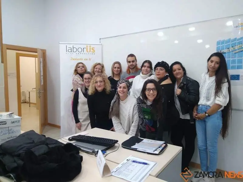 Foto de Familia de los alumnos con los docentes y orientadoras