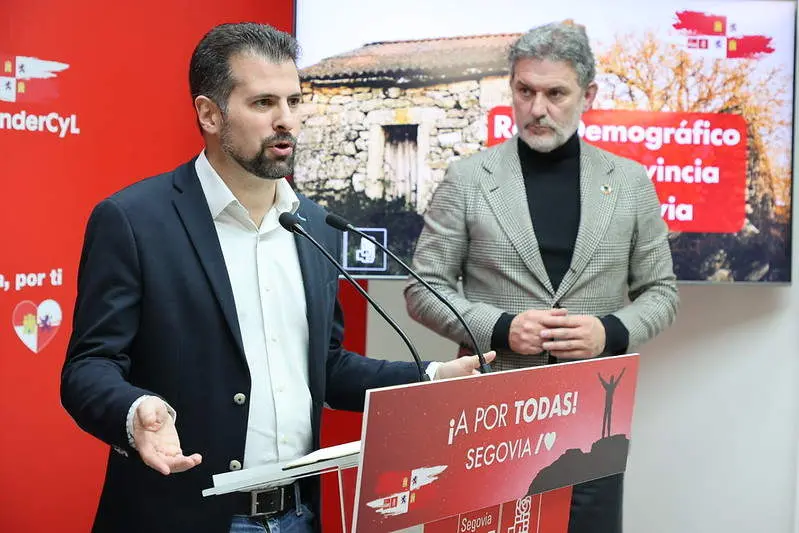 Luis Tudanca y el secretario general para el Reto Demográfico del Gobierno de España, Francesc Boya. Fotografía: PSOE CYL, imagen de archivo