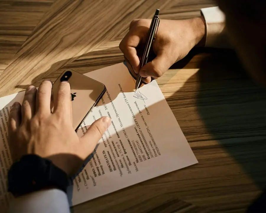 Firma acuerdo. Fotografía de archivo