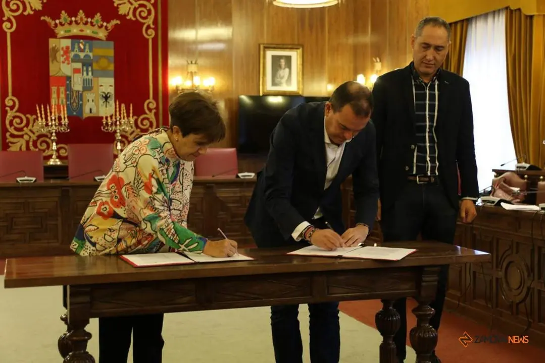 Firma convenio entre la DIputación y el Ayuntamiento de San Cristóbal de Entreviñas_2