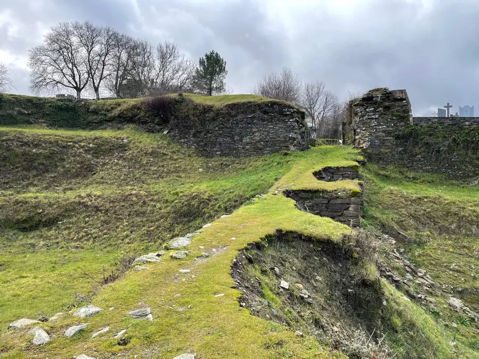Estructuras defensivas en la
zona norte de Puebla de Sanabria que datan de los siglos XVII y XVIII