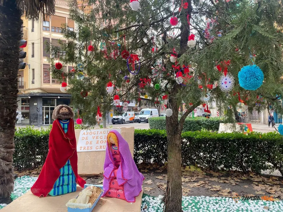 Decoración navideña en la avenida Tres Cruces
