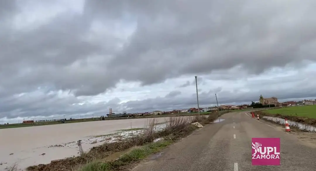 Carreteras inundadas por las lluvias en Zamora
