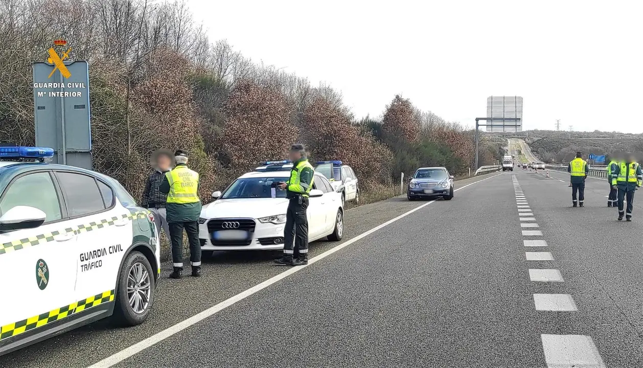 Vehículo interceptado en la A-52 a la altura de Benavente por exceso de velocidad