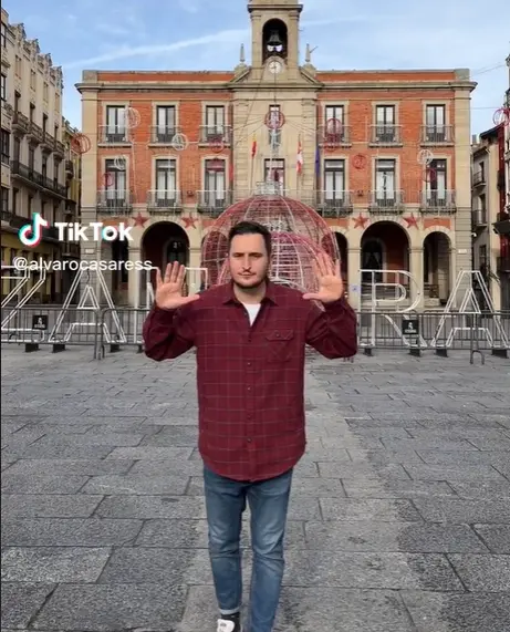 TikTok Álvaro Casares