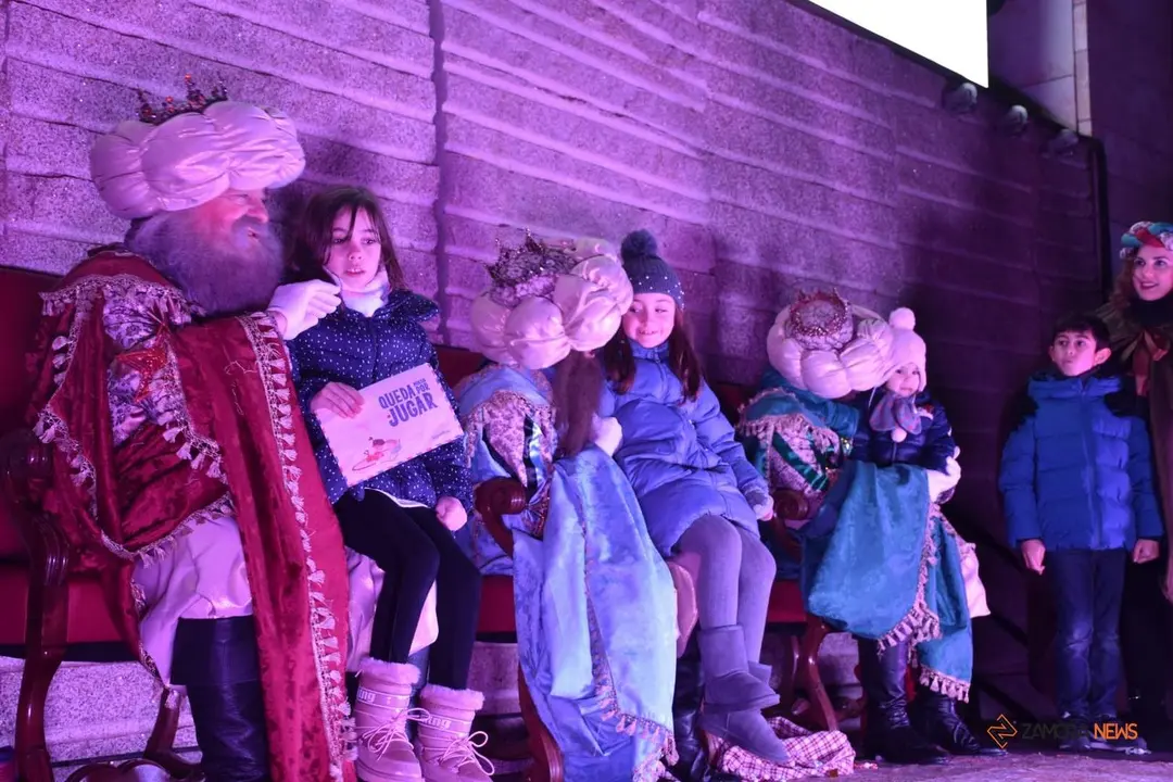 Los Reyes Magos recogen personalmente las últimas cartas de los niños zamoranos_2