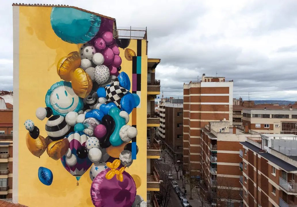 Nuevo mural en Príncipe de Asturias, titulado 'La suelta de globos'
