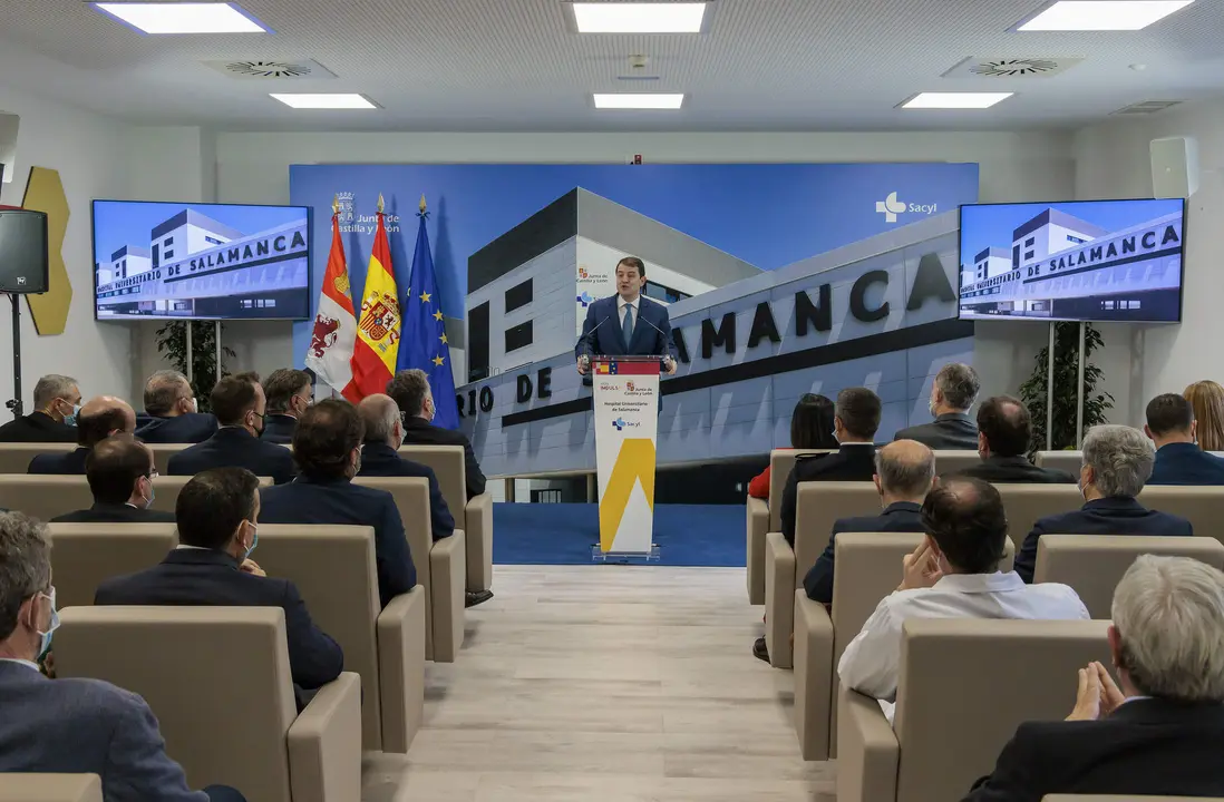 El presidente de la Junta, Alfonso Fernández Mañueco, durante la inauguración del edificio del nuevo Hospital de Salamanca