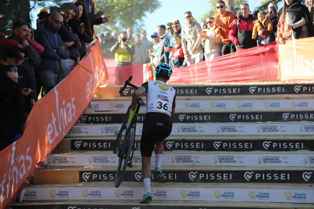 Zamora Enamora-CX Benidor (Foto Álvaro García-Ciclismo El Pelotón) (1)