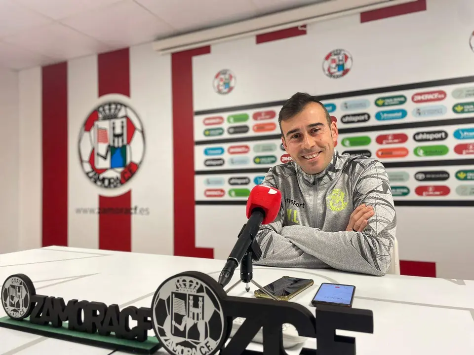 Yago Iglesias en rueda de prensa. Imagen cedida por el Zamora CF