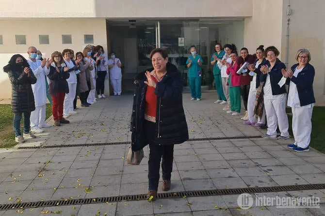 Homenaje enfermera vía Interbenavente.es