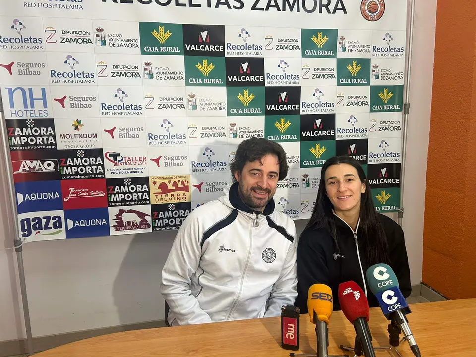Ricardo Vasconcelos y Sara Castro en rueda de prensa