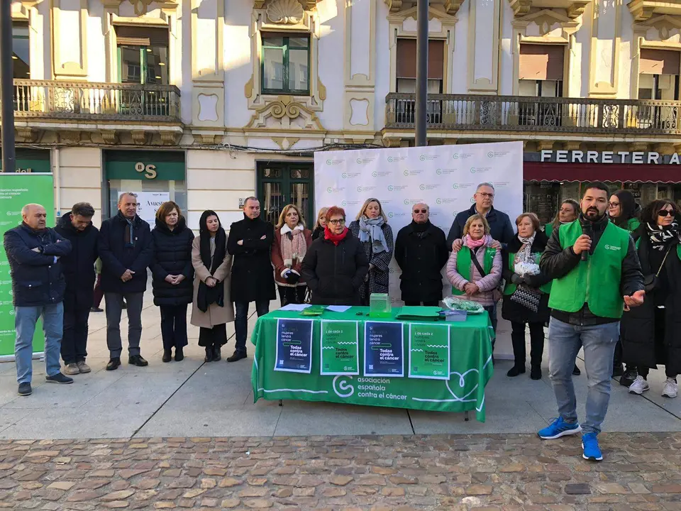 Mesa de la AECC en Zamora