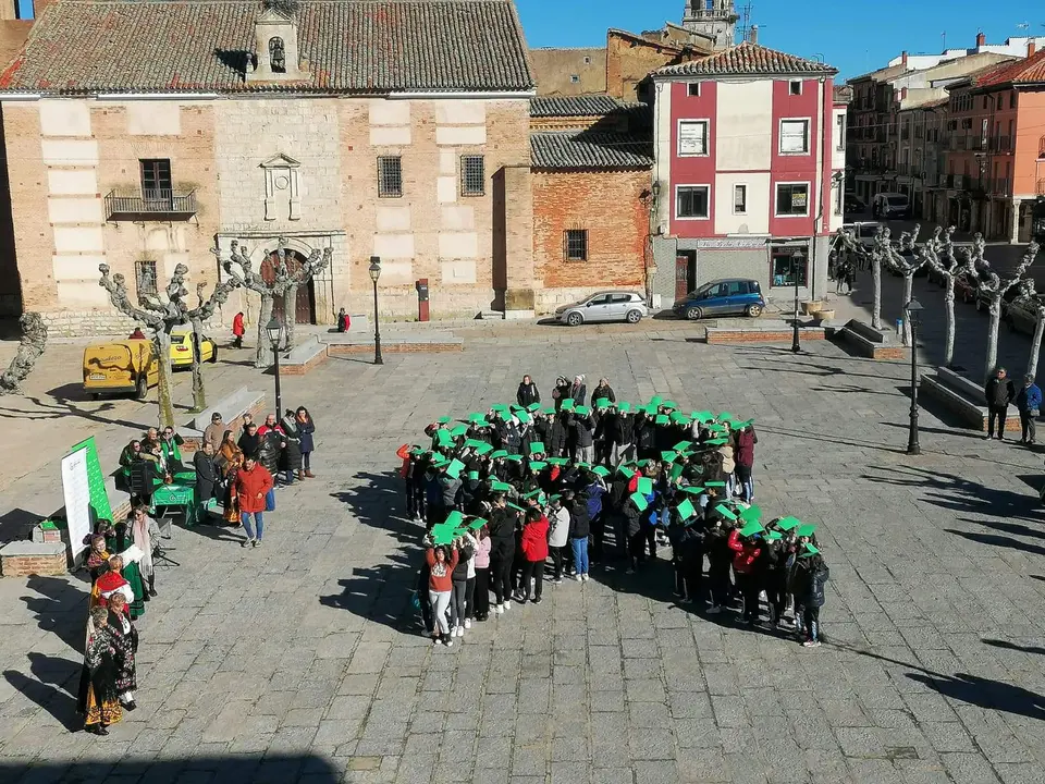 Acto AECC en Toro y alumnos Amor de Dios de Toro con motivo del Día Mundial contra el Cáncer