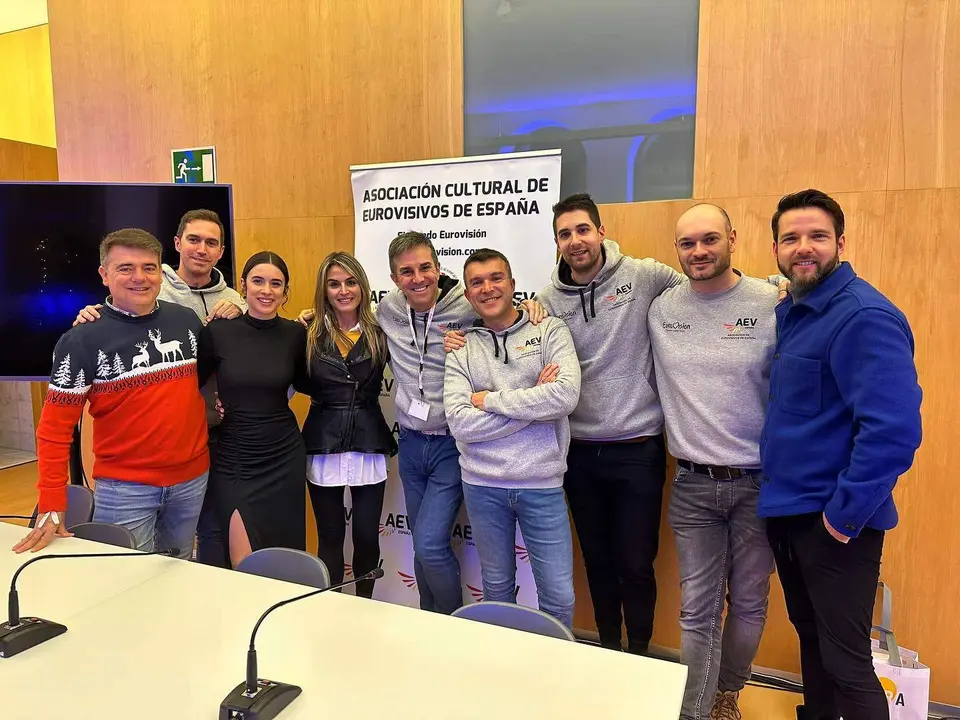Blanca Paloma con el equipo AC Eurovisivos de España. Fotografía: AEV España