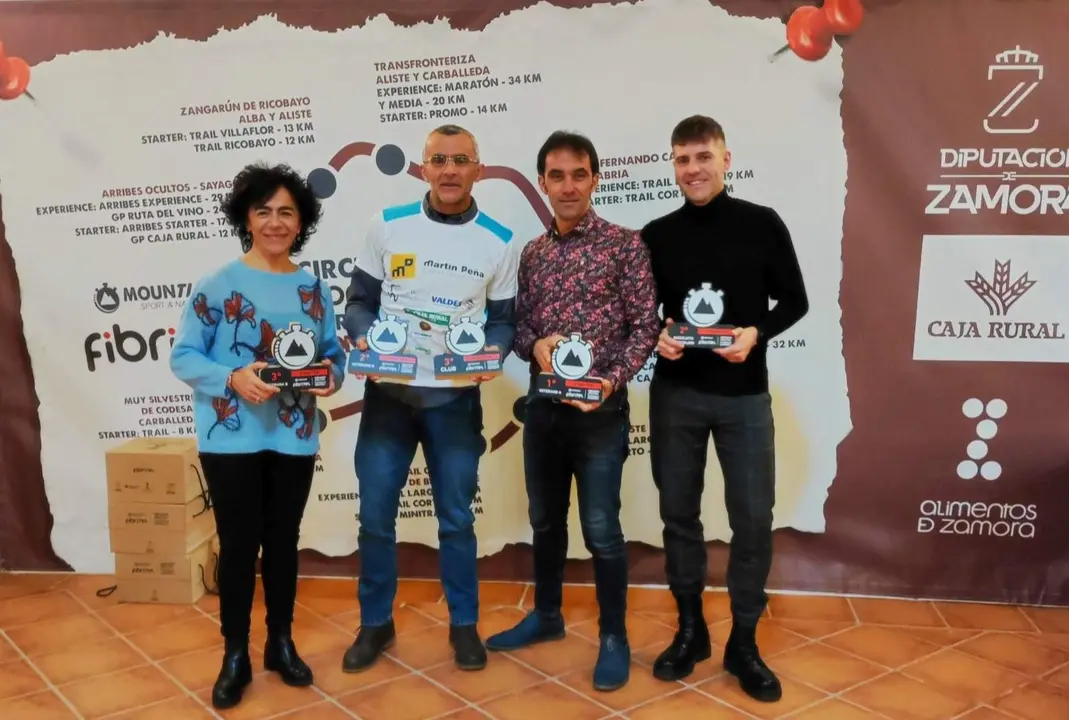 Corredores ganadores del Construcciones Martín Peña Triatlón Duero en el Circuito provincial de Carreras de Montaña