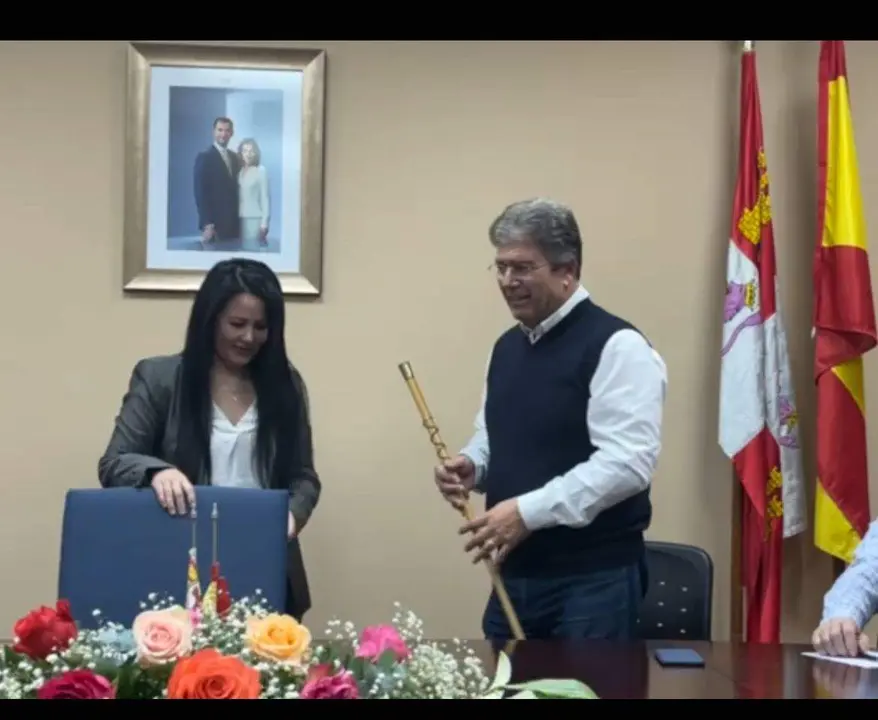 Entrega del bastón de mando al nuevo alcalde de Fuentesaúco, José María Ramos, de Ciudadanos