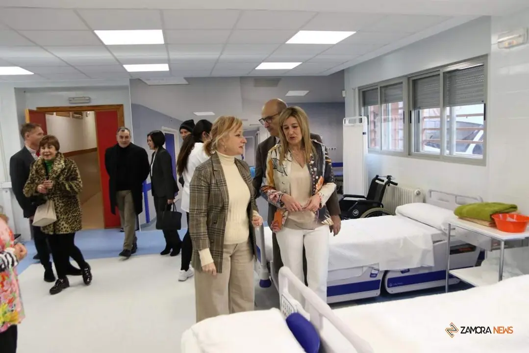 La delegada territorial, Leticia García, visita el IES María de Molina dentro de las Jornadas de Formación Profesional, que organiza la Dirección Provincial de Educación