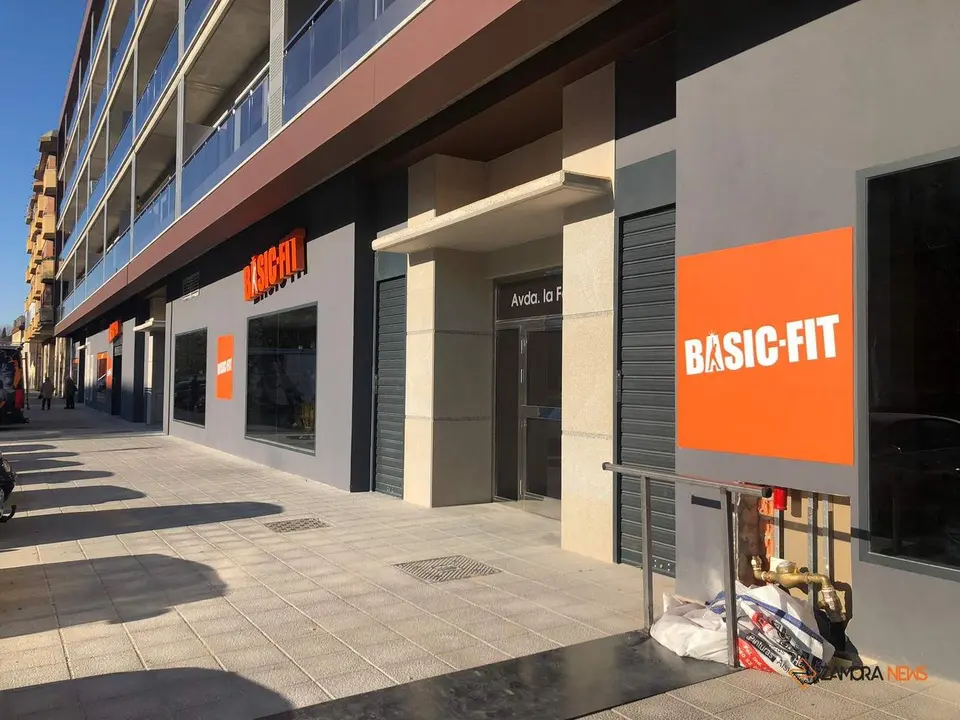 próxima apertura de un BASIC-FiT en Zamora. imagen de archivo
