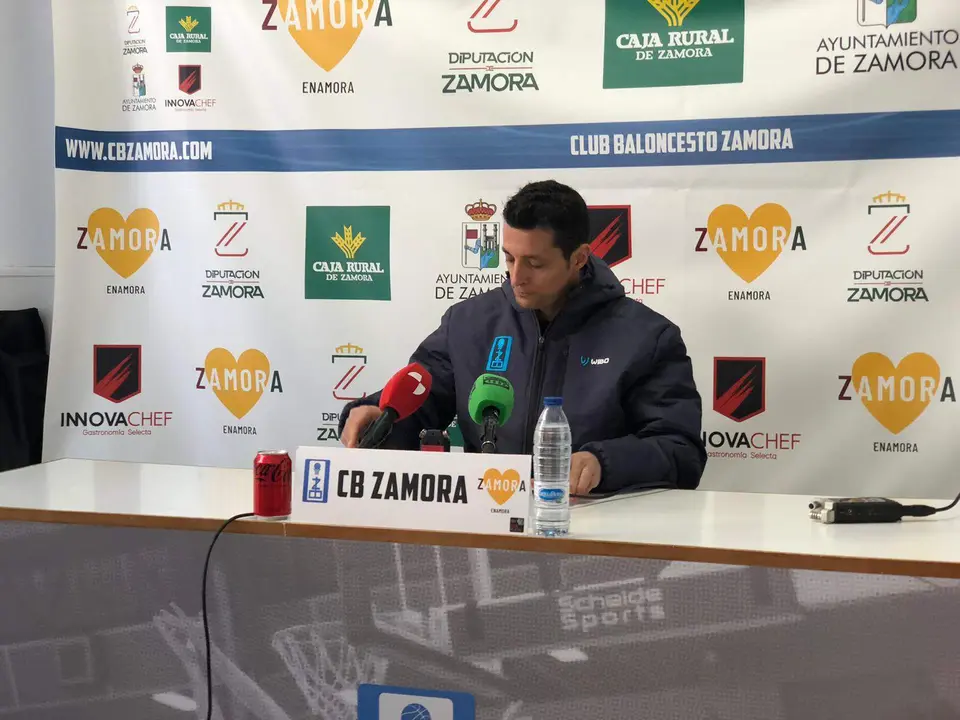 Saulo Hernández en rueda de prensa previa a viajar a Melilla