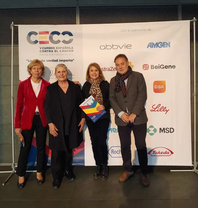 La presidenta de GEPAC (Grupo Español de Pacientes con Cáncer) Begoña Barragán y la presidenta de AZAYCA, la Asociación Zamorana de Ayuda Frente al Cáncer, acompañadas de la Presidenta de la SEOM( Sociedad Española de Oncología Médica ) Dª Enriqueta Felip y el vicepresidente de  la SEHH( Sociedad Española de Hematología  y Hemoterapia) D. Armando López