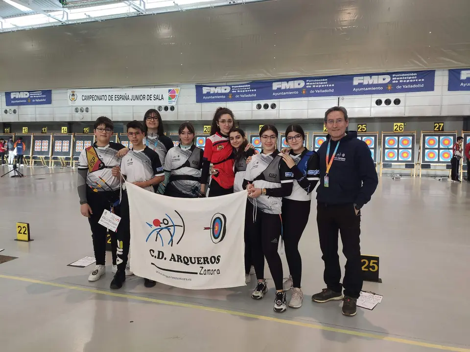 Expedición zamorana de menores junto a sus técnicos en el en el campeonato de España de Sala de Valladolid