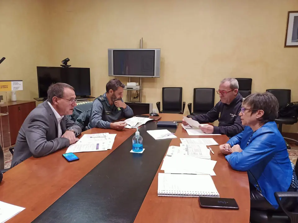 Reunión de coordinación entre el subdelegado, Guardia Civil y Policía Nacional