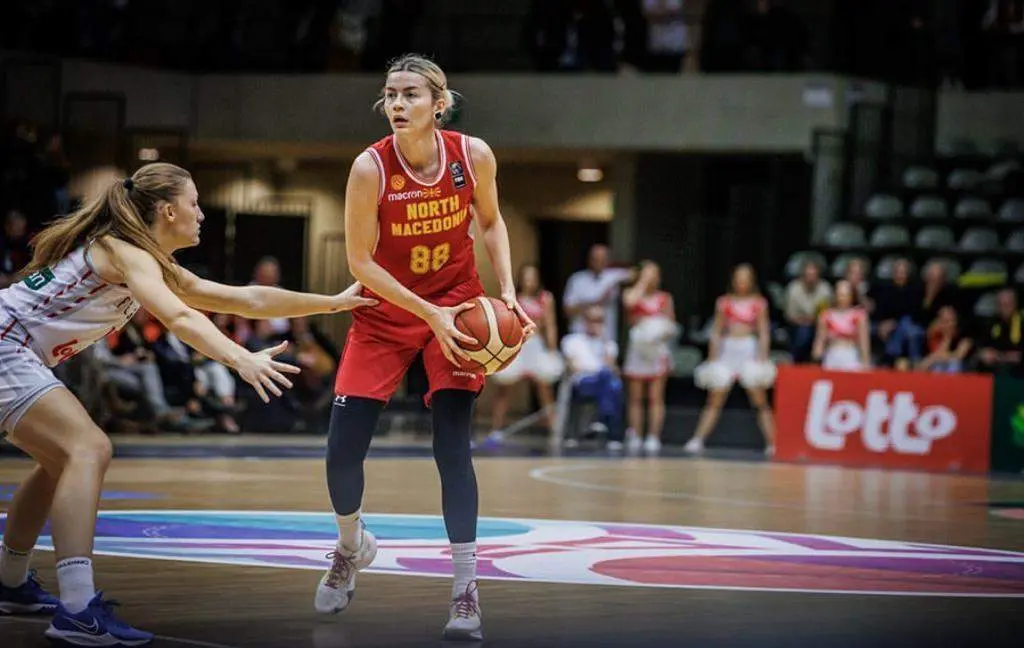 Jelena Antic con la Selección de Macedonia del Norte