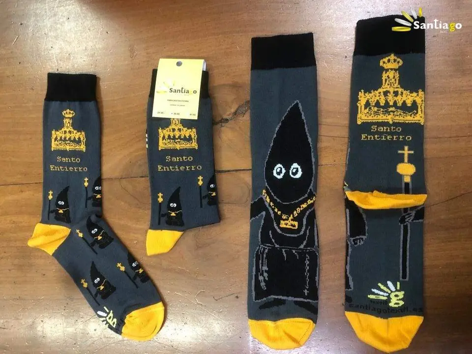 Nuevos modelos de los calcetines sobre la Semana Santa zamorana. Fotografía: Santiago Textil