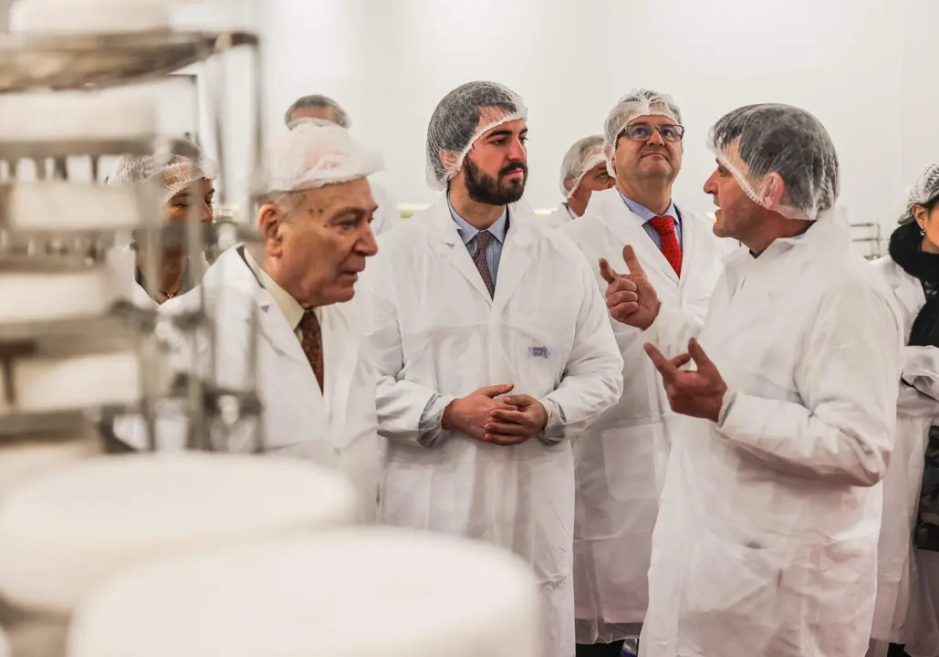 García-Gallardo en su visita a la planta de Reny Picot