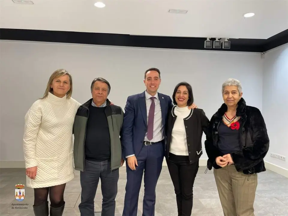 AFA Benavente con las asociaciones de León y Ávila y el alcalde de Benavente, Luciano Huerga