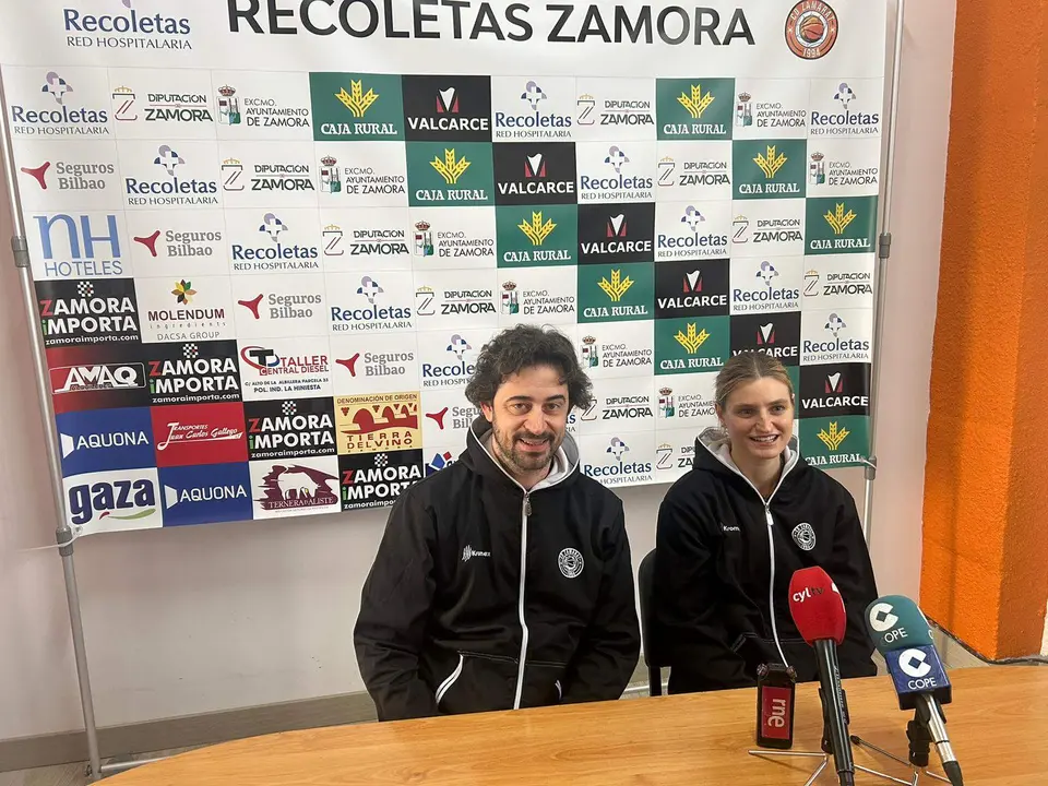 Ricardo Vasconcelos y Alina Hartmann. Imagen CD Zamarat