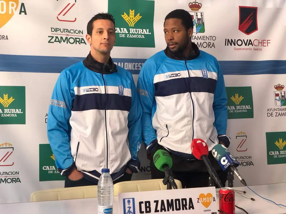Saulo Hernández y Evans en la sede del CB Zamora