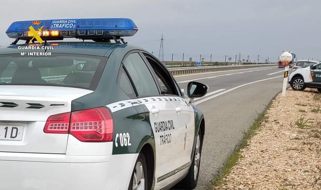 Guardia Civil vigilancia en carreteras