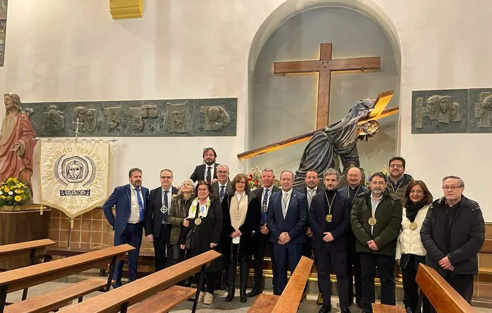 Misa mensual Hermandad de Jesús en su Tercera Caída junto a los hermanos de Luz y Vida. imagen de archivo