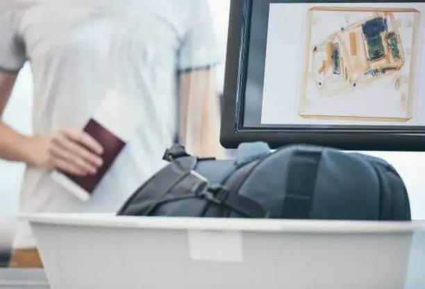 Control de seguridad en un aeropuerto. Fotografía de archivo