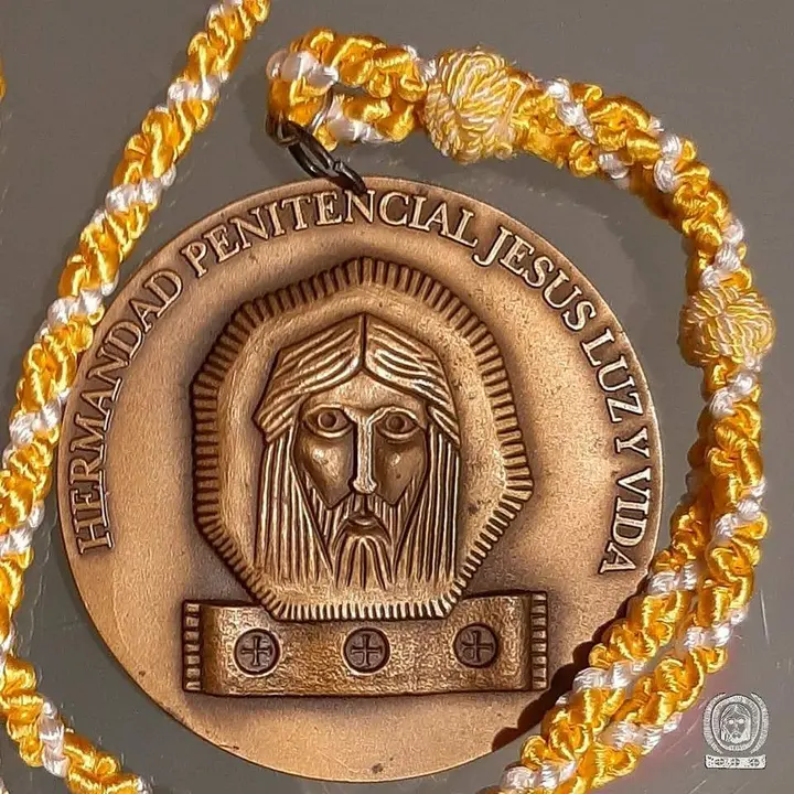 Nuevo cordón de la Hermandad Penitencial de Nuestro Señor Jesús de Luz y Vida