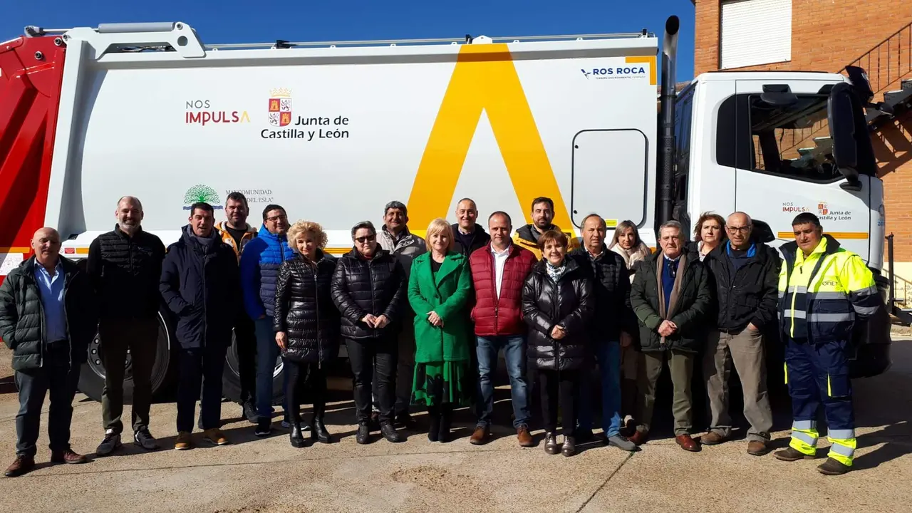 Entrega del nuevo camión de residuos sólidos a la Mancomunidad Valle del Esla