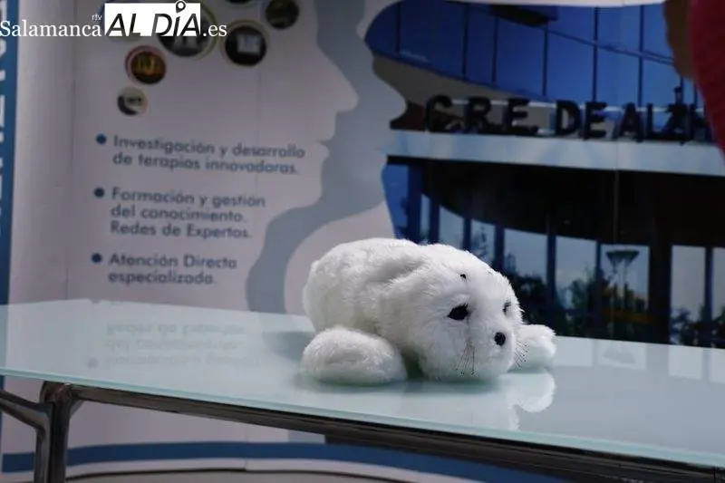 Presentación del robot Nuka en el CREA de Salamanca. Fotografía: Salamanca RTV al Día